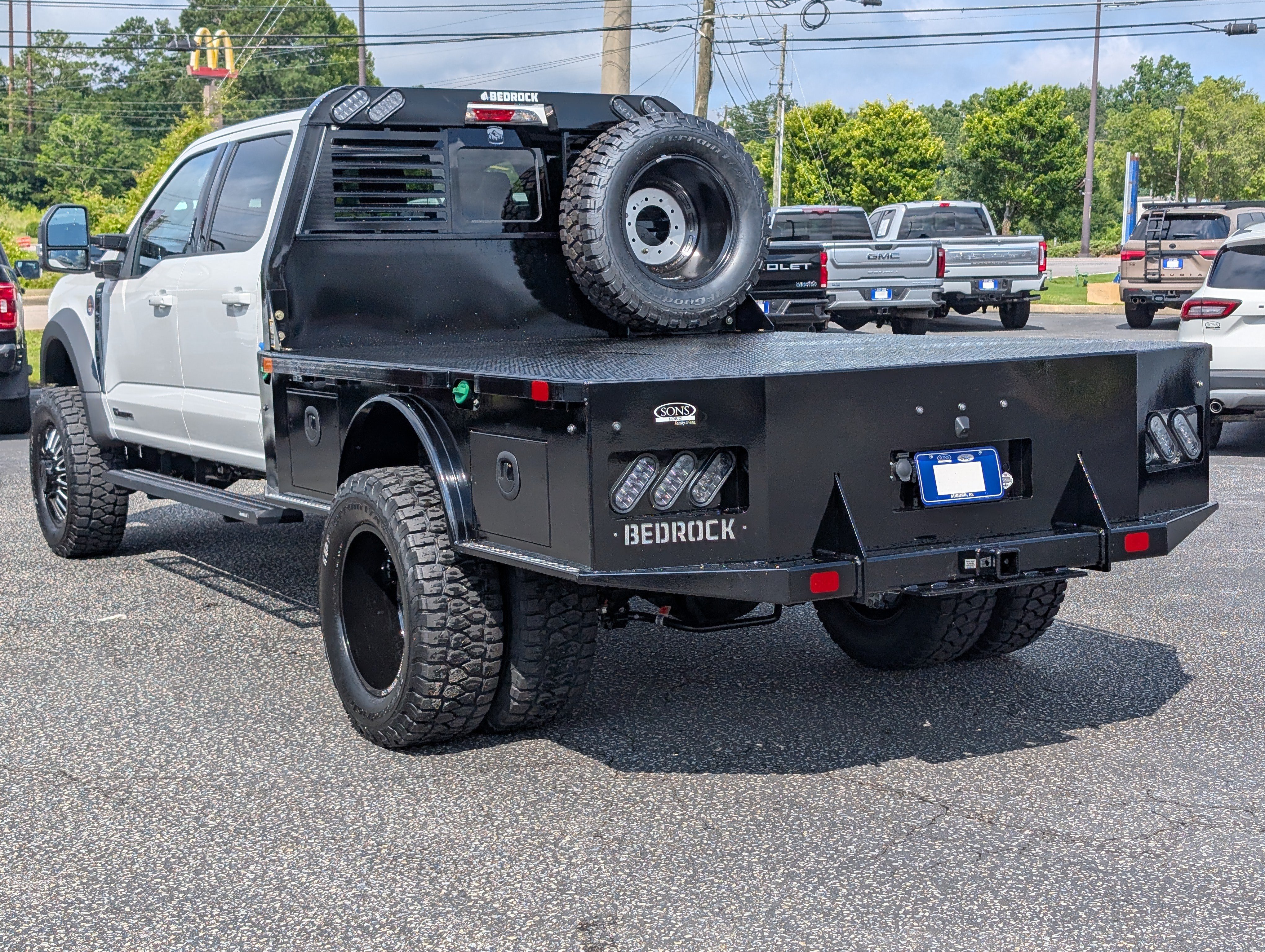 New 2026 Star White Metallic Tri-Coat FORD F-450® LARIAT® image 13