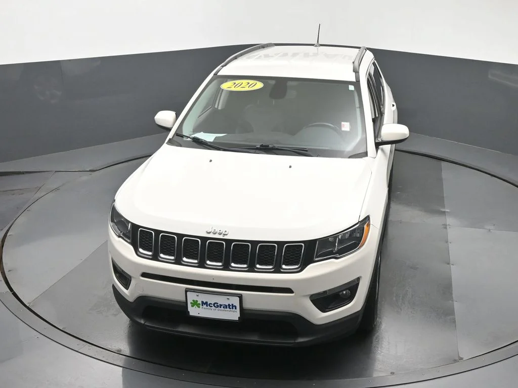 Used 2020 White Jeep Latitude image 26