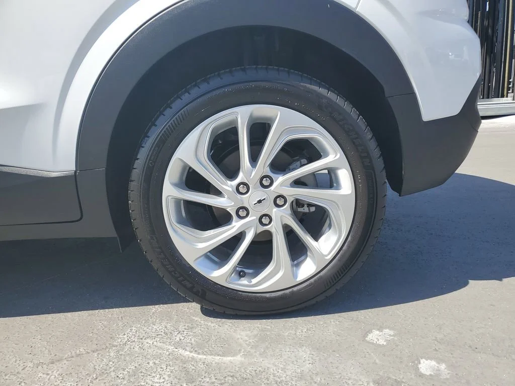 2027 Chevrolet Bolt LT - Photo 6