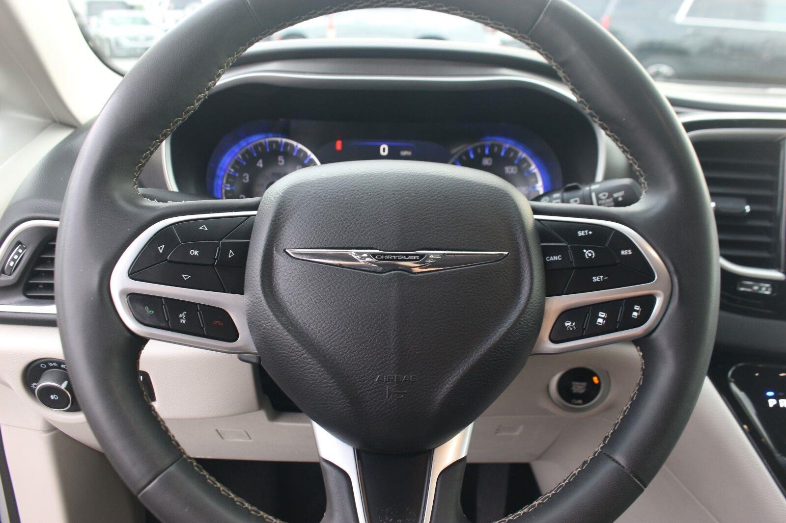 Used 2024 Silver Chrysler Touring L image 18