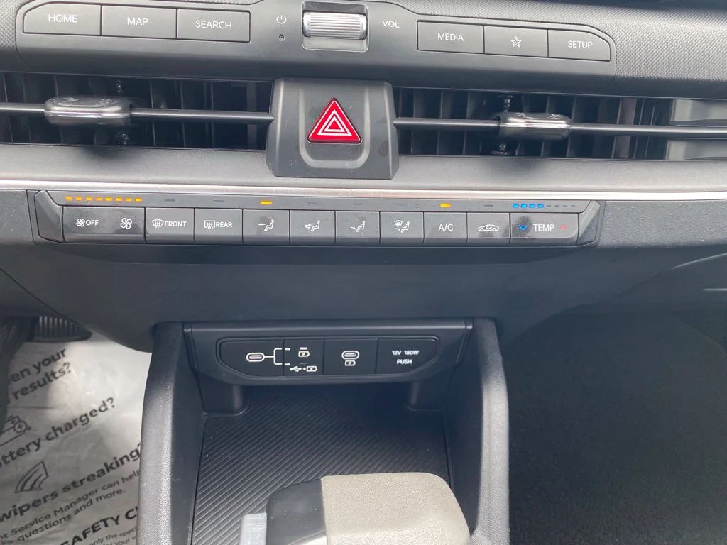 Used 2025  Kia LXS image 21