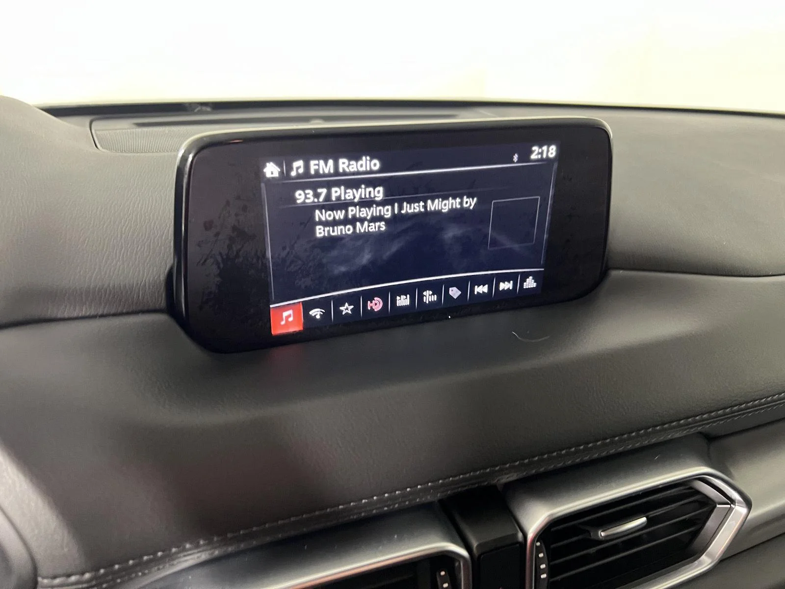 Used 2019  Mazda Touring image 12