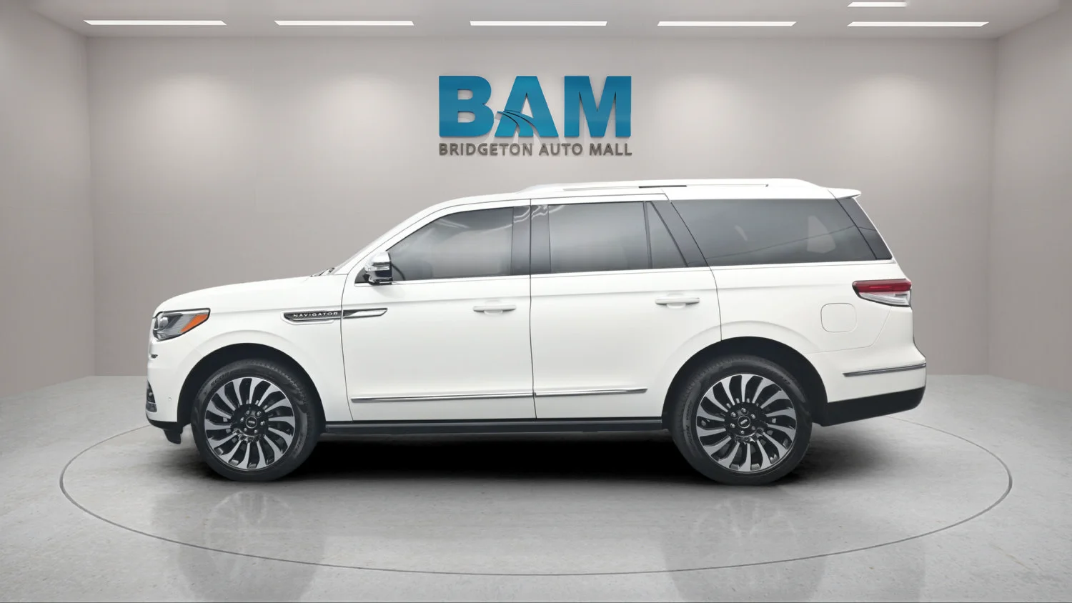 Used 2022 White Lincoln Black Label image 3