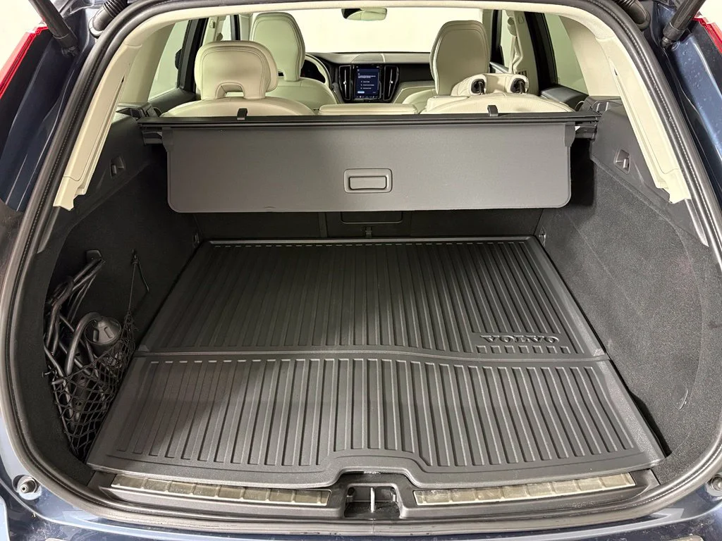 Used 2024 Blue Volvo T8 Plus Dark Theme image 35