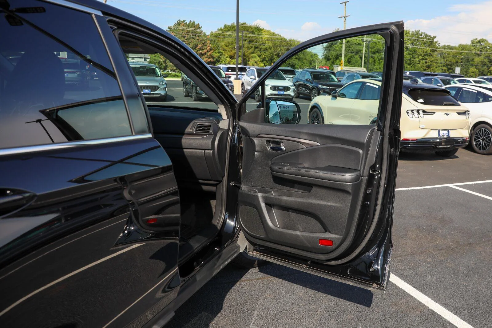 Used 2017 Crystal Black Pearl Honda EX-L image 32