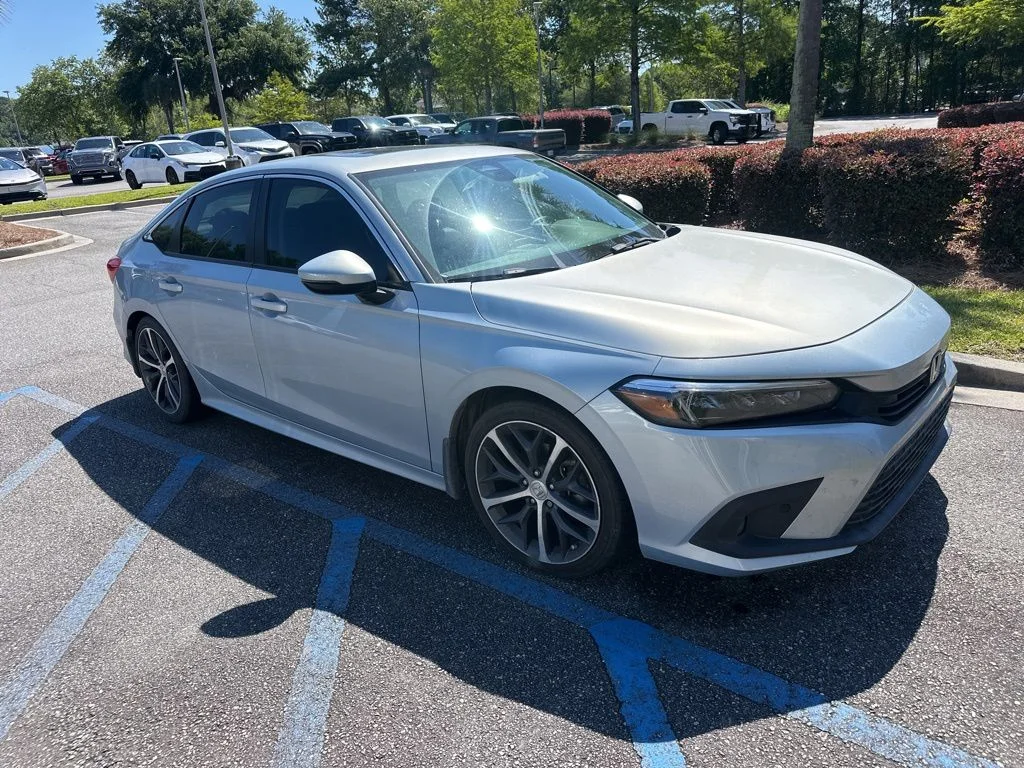 2023 Honda Civic Touring CVT's photo