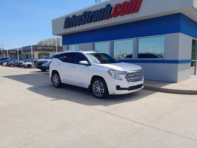 Used 2023 White GMC Denali image 2