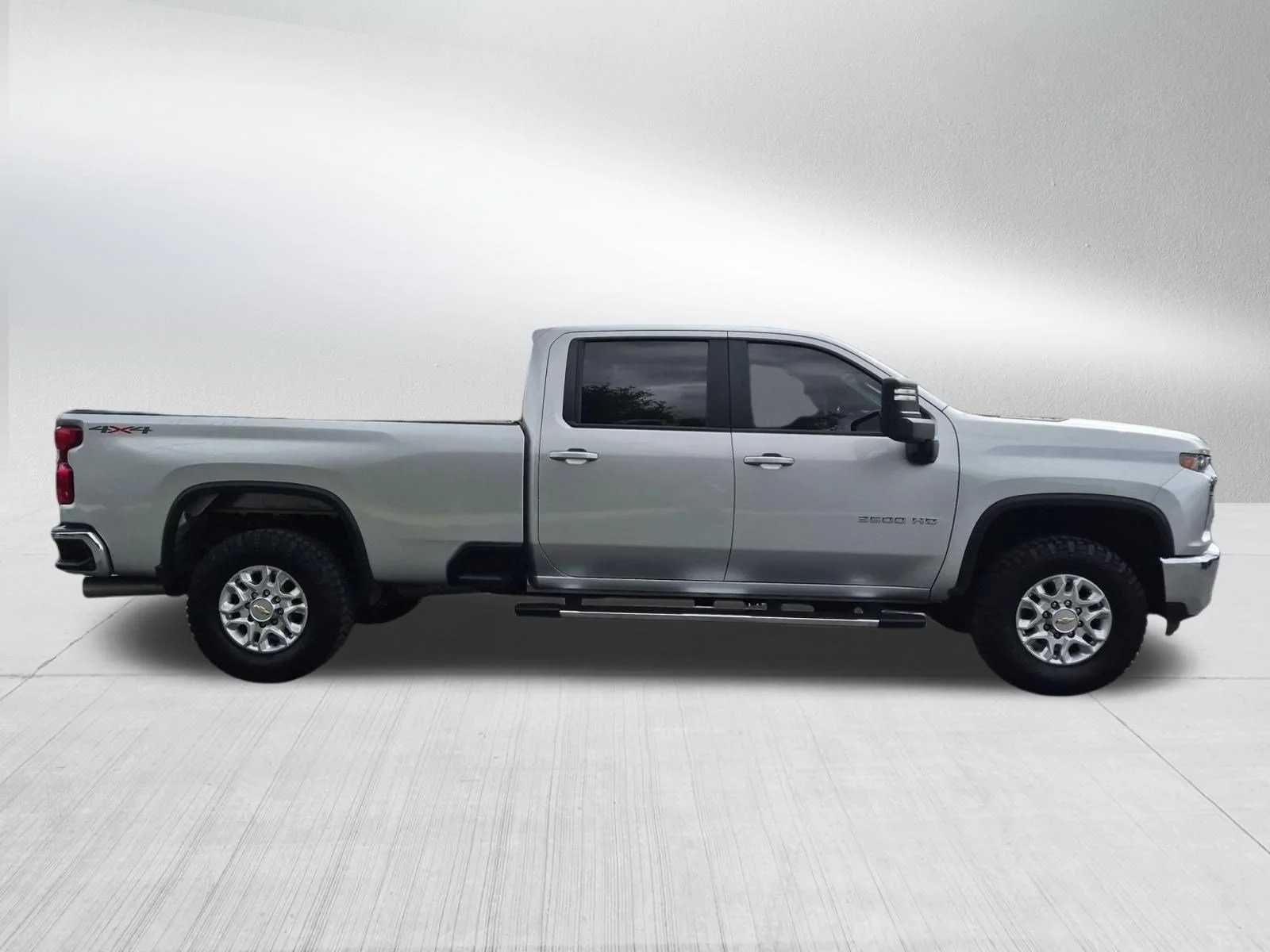 Used 2023 Silver Ice Metallic Chevrolet LT image 6