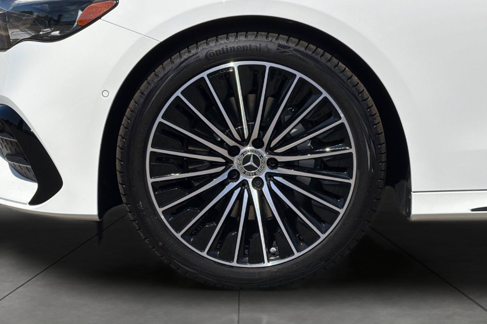 New 2027 Polar White Mercedes-Benz E 350 image 5