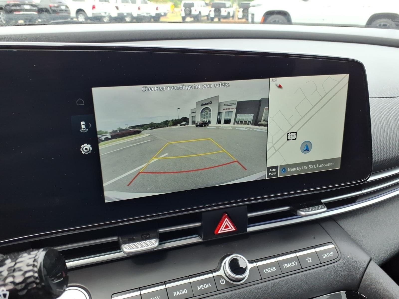 Used 2025 Fluid Metal Hyundai Limited image 4