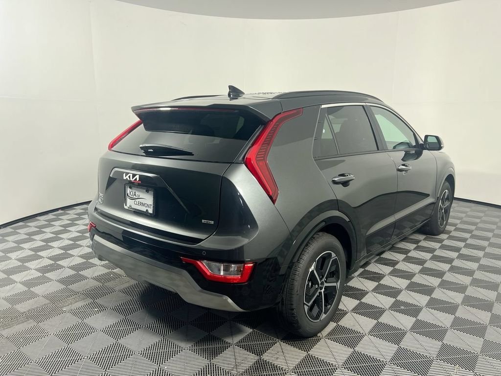 New 2026 Interstellar Gray Kia SX image 3