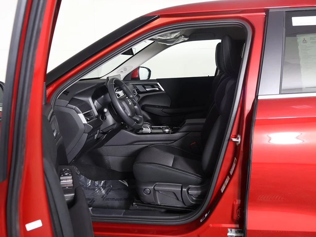 2026 Mitsubishi Outlander ES - Photo 30