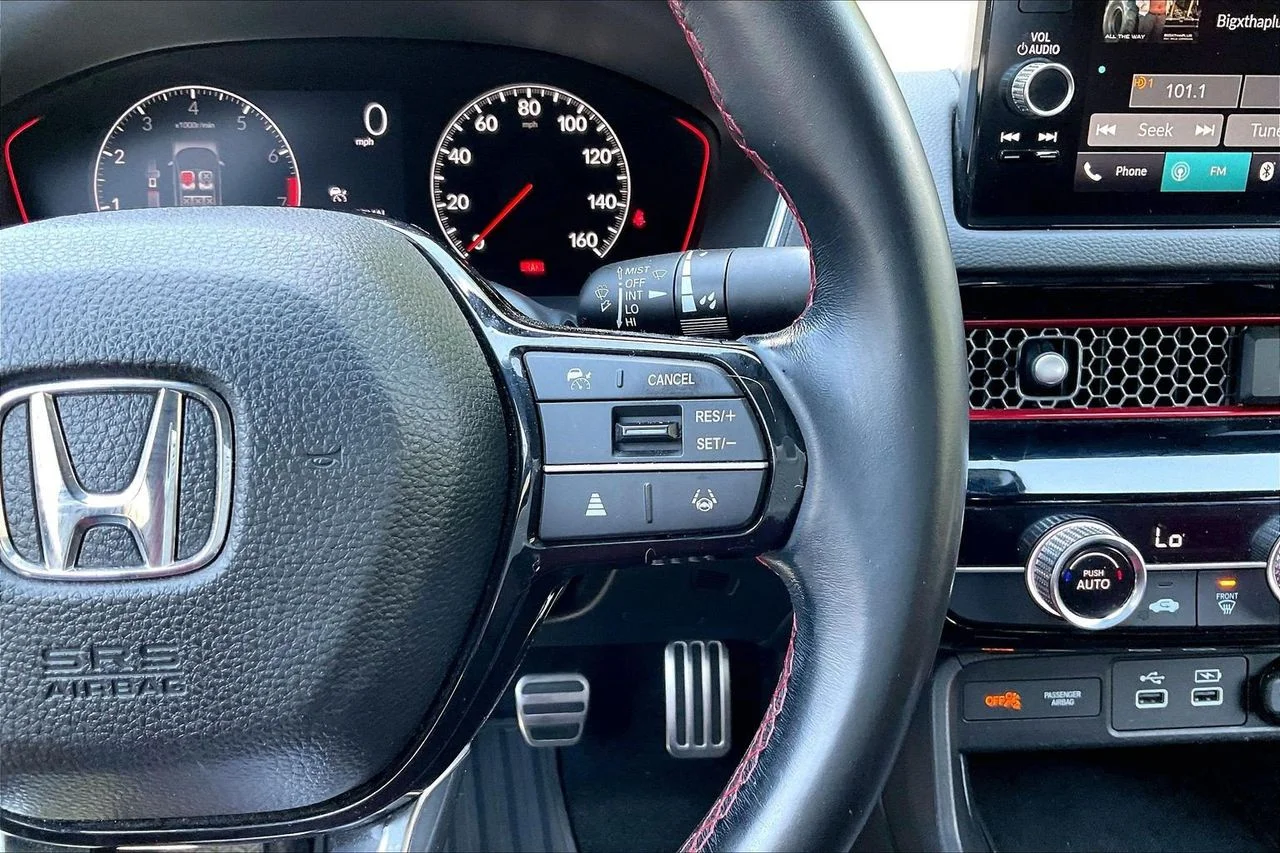 Used 2022  Honda Si image 28