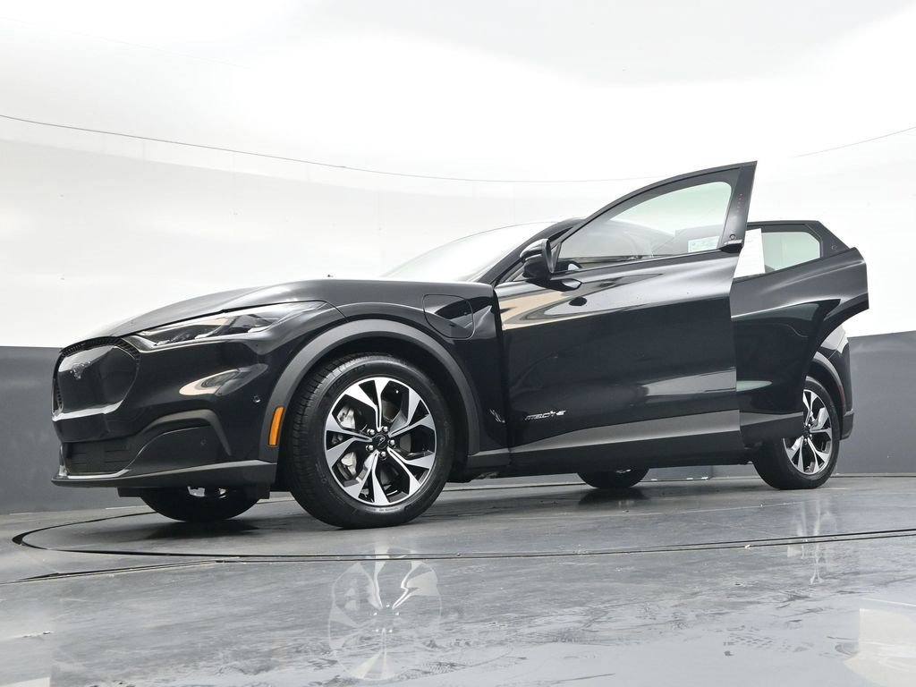 Used 2024 Shadow Black Ford Select image 39