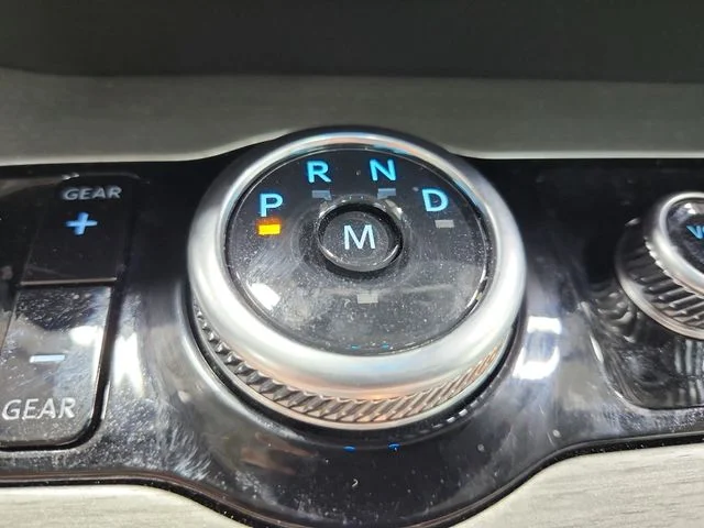 Used 2025 Black Ford Platinum image 27