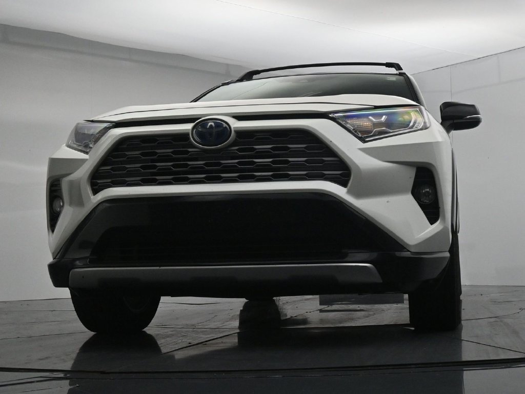 Used 2020 White Toyota XSE image 19