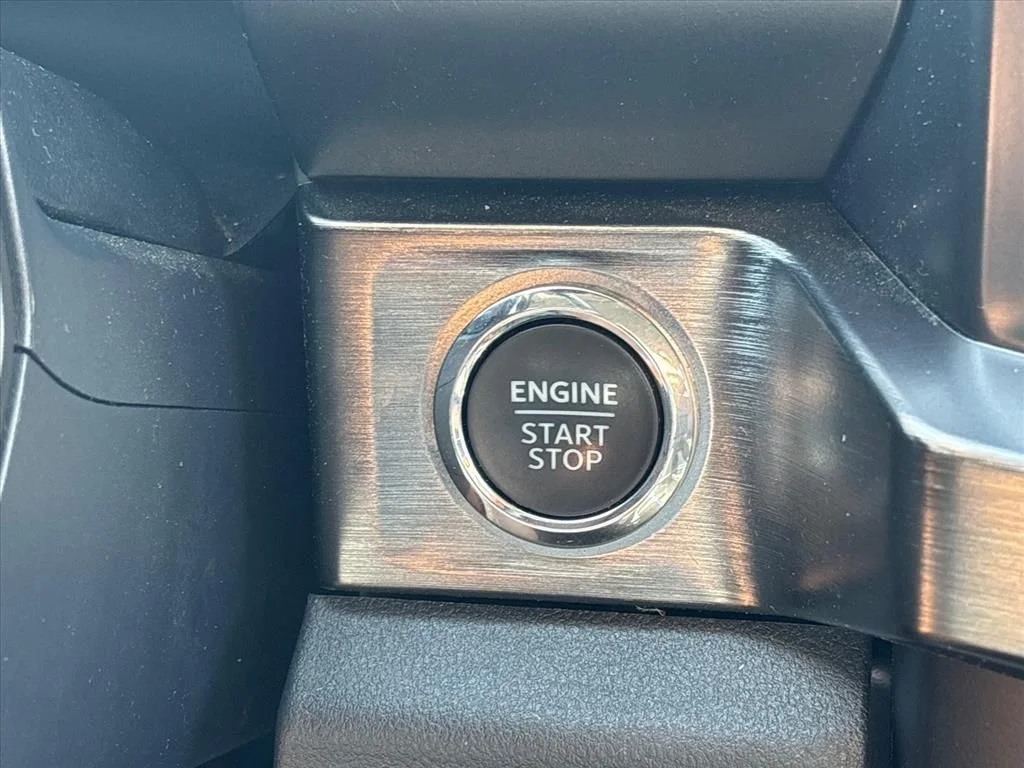 Used 2023 White Ford Lariat image 38