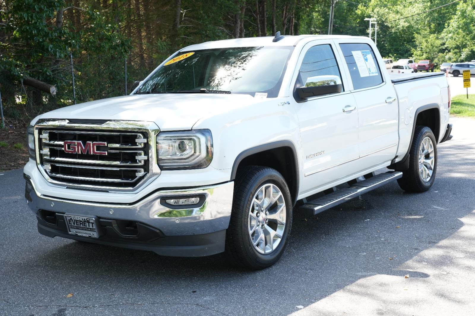 Used 2018 WHITE FROST TRICOAT GMC SLT image 3
