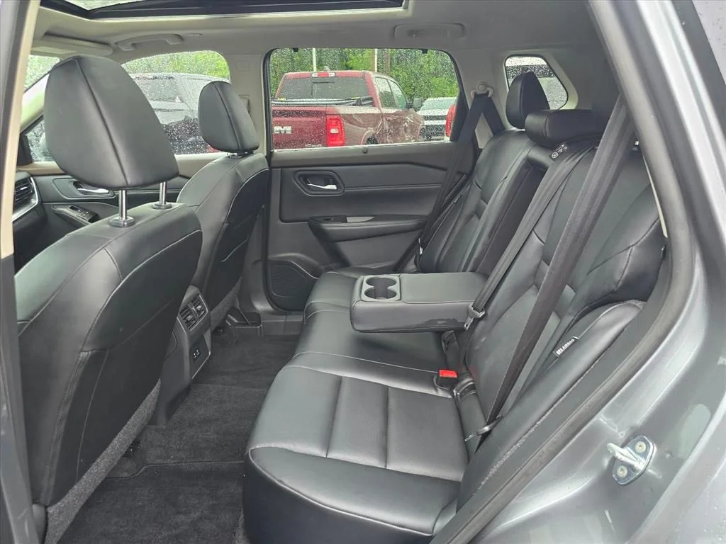 Used 2023 Gray Nissan SV image 13