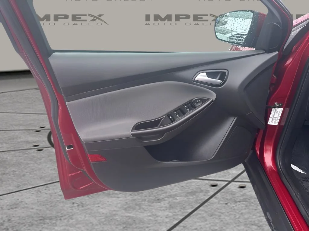 Used 2013 Red Ford SE image 22