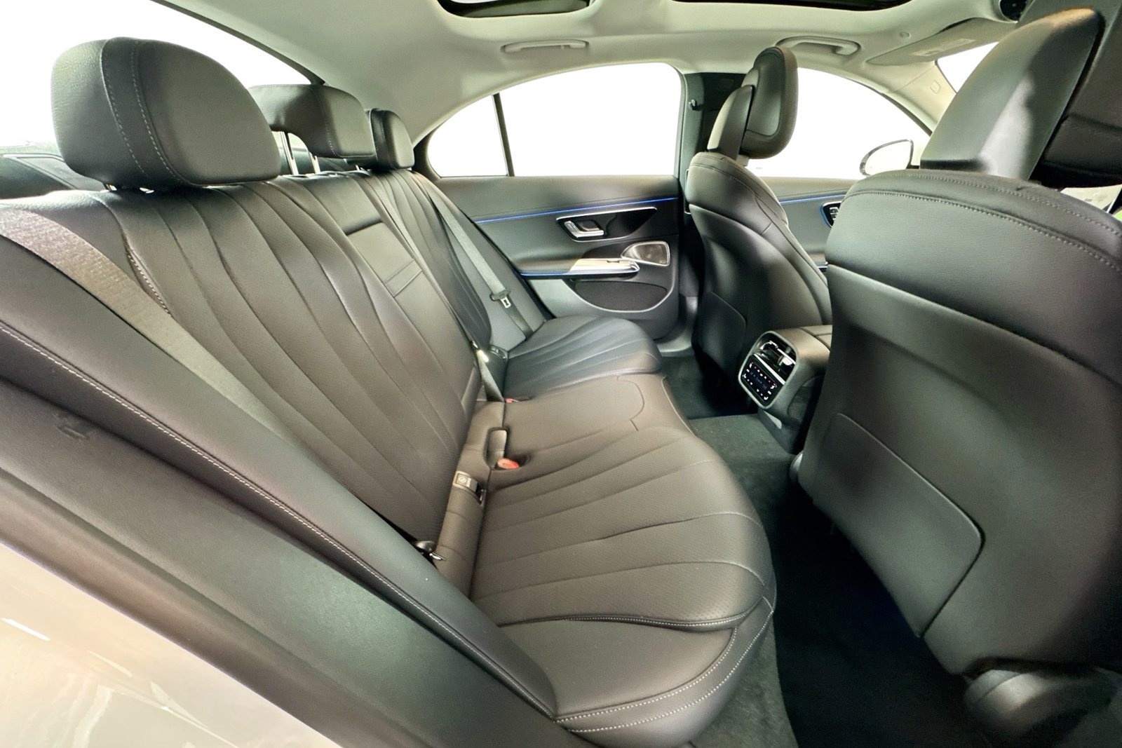 New 2026 Polar White Mercedes-Benz E 350 image 25