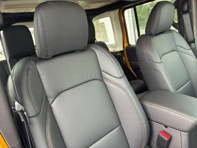 New 2026 Goldilocks Exterior Paint Jeep Sahara image 15