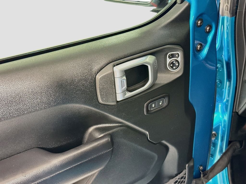 Used 2019 Bikini Pearlcoat Jeep Sport S image 23