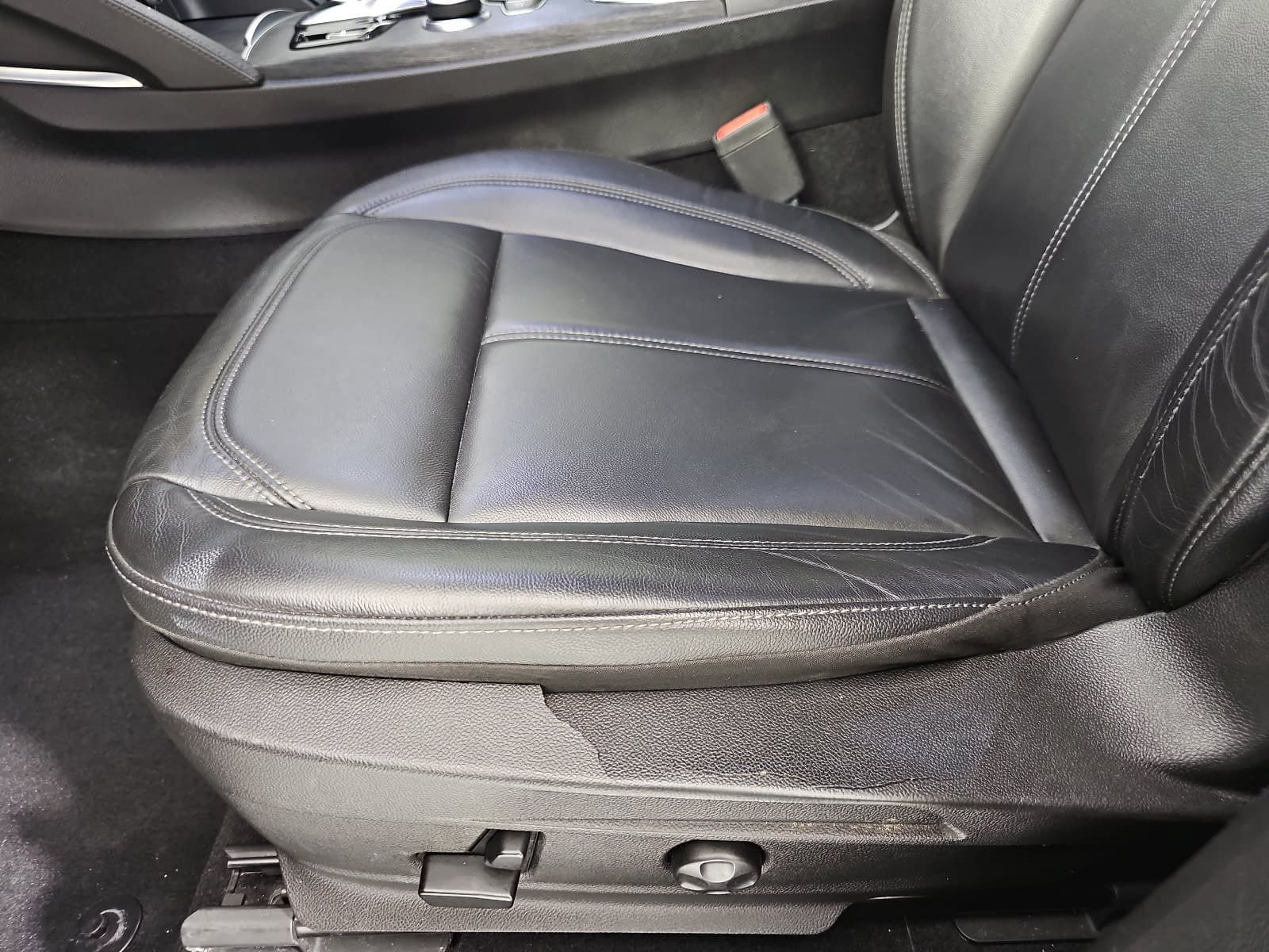 Used 2020 Black Alfa Romeo Base image 28