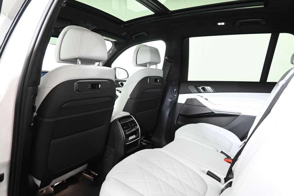 New 2027 White Metallic BMW xDrive40i image 32