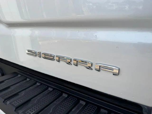 Used 2025 White Frost Tricoat GMC Denali image 35