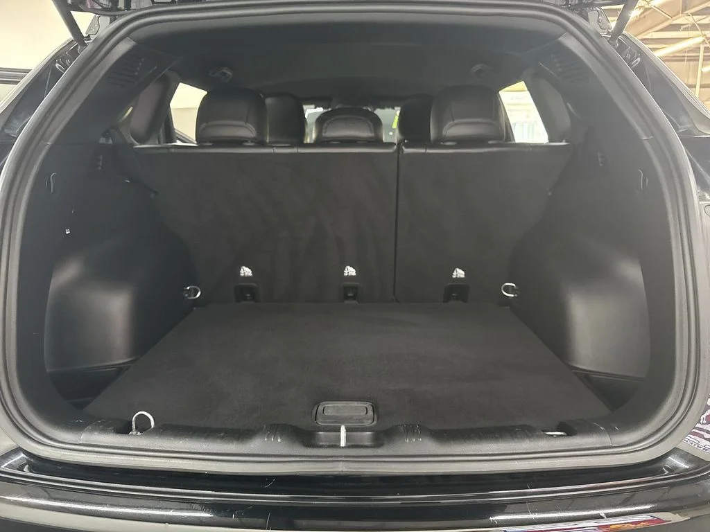 Used 2023 Diamond Black Jeep Limited image 21