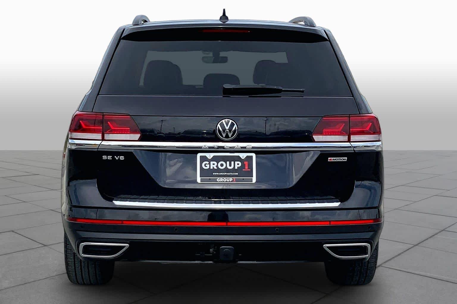 Used 2022 Deep Black Pearl Volkswagen 3.6L V6 SE w/Technology image 5