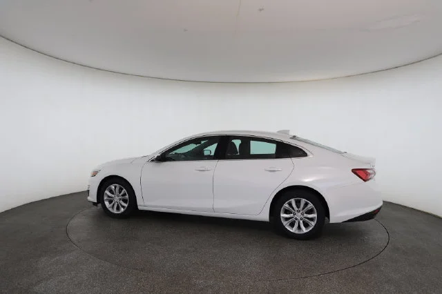 Used 2021 White Chevrolet LT image 8