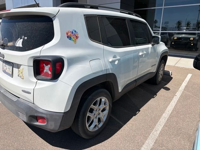 Used 2016 Alpine White Jeep Latitude image 4