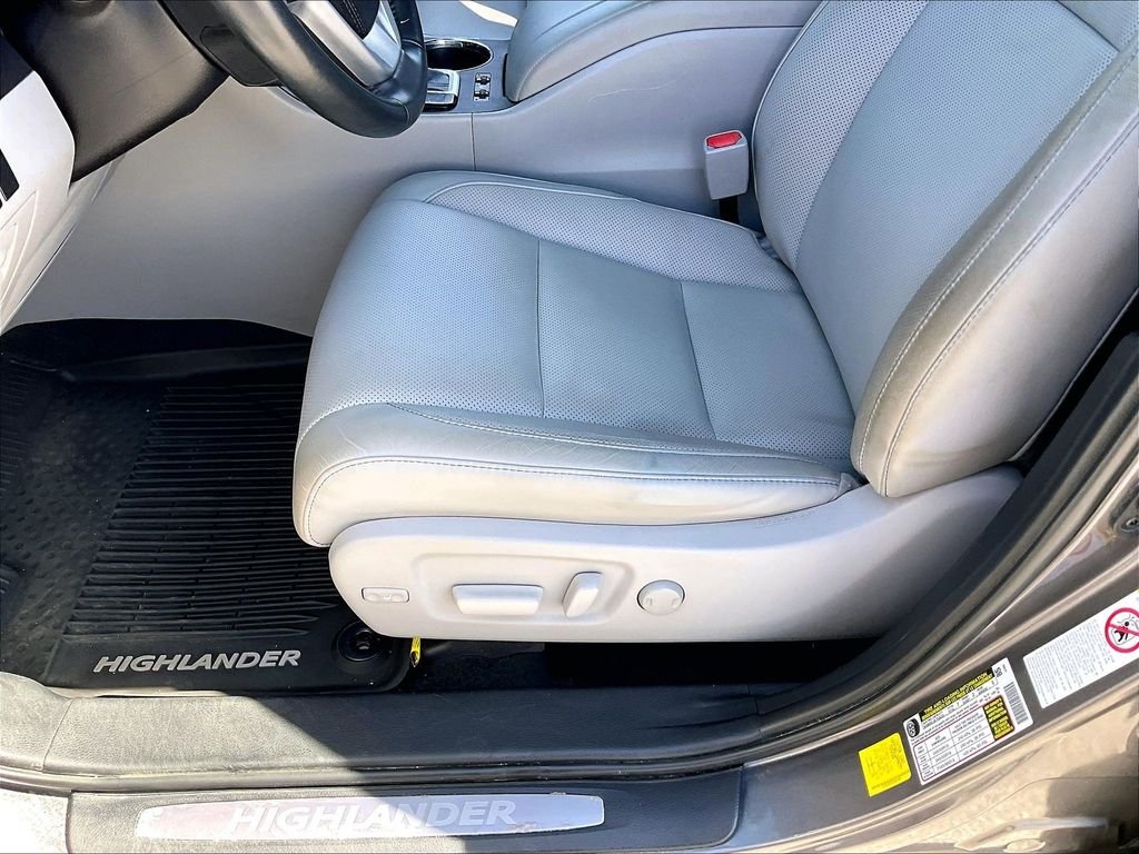 Used 2019 Predawn Gray Mica Toyota Limited Platinum image 35