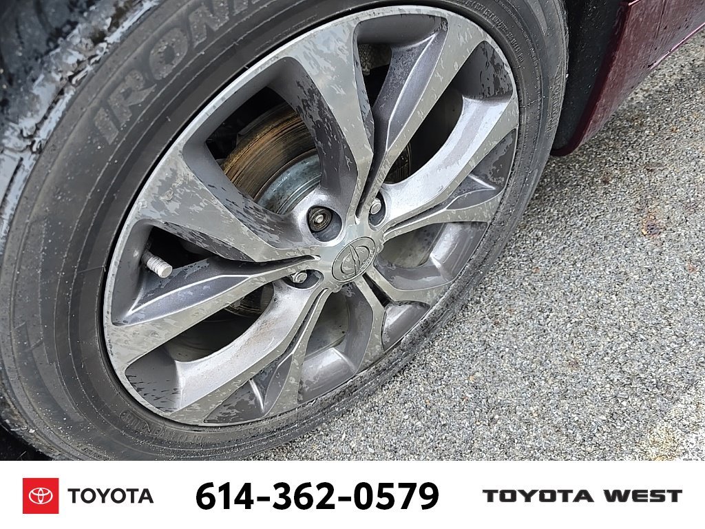 Used 2018 Red Chrysler Limited image 10