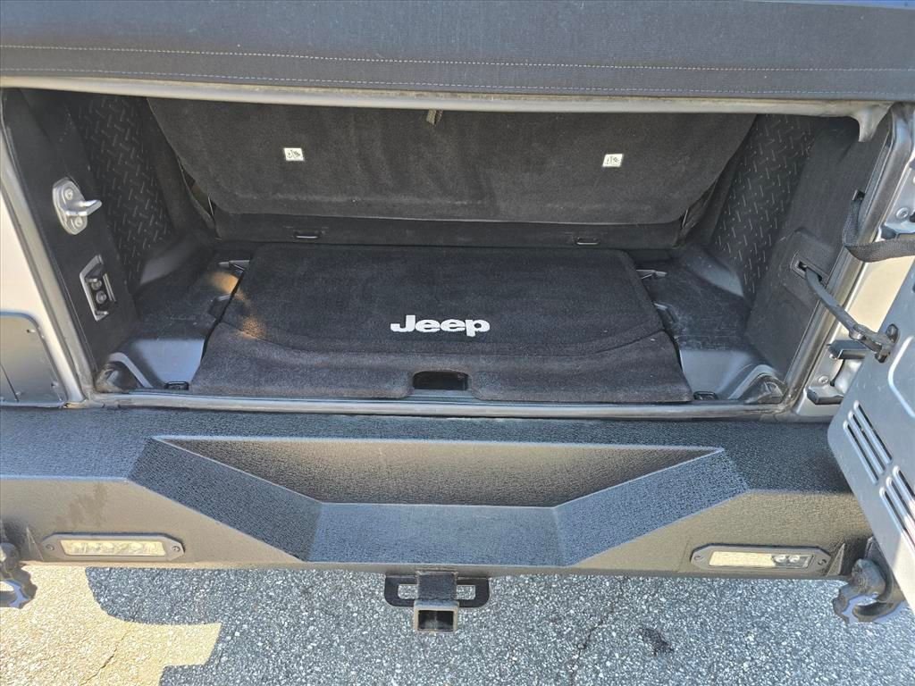 Used 2015 Silver Jeep Sport image 26