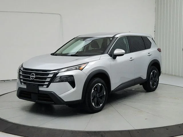 Used 2024 Silver Nissan SV image 3