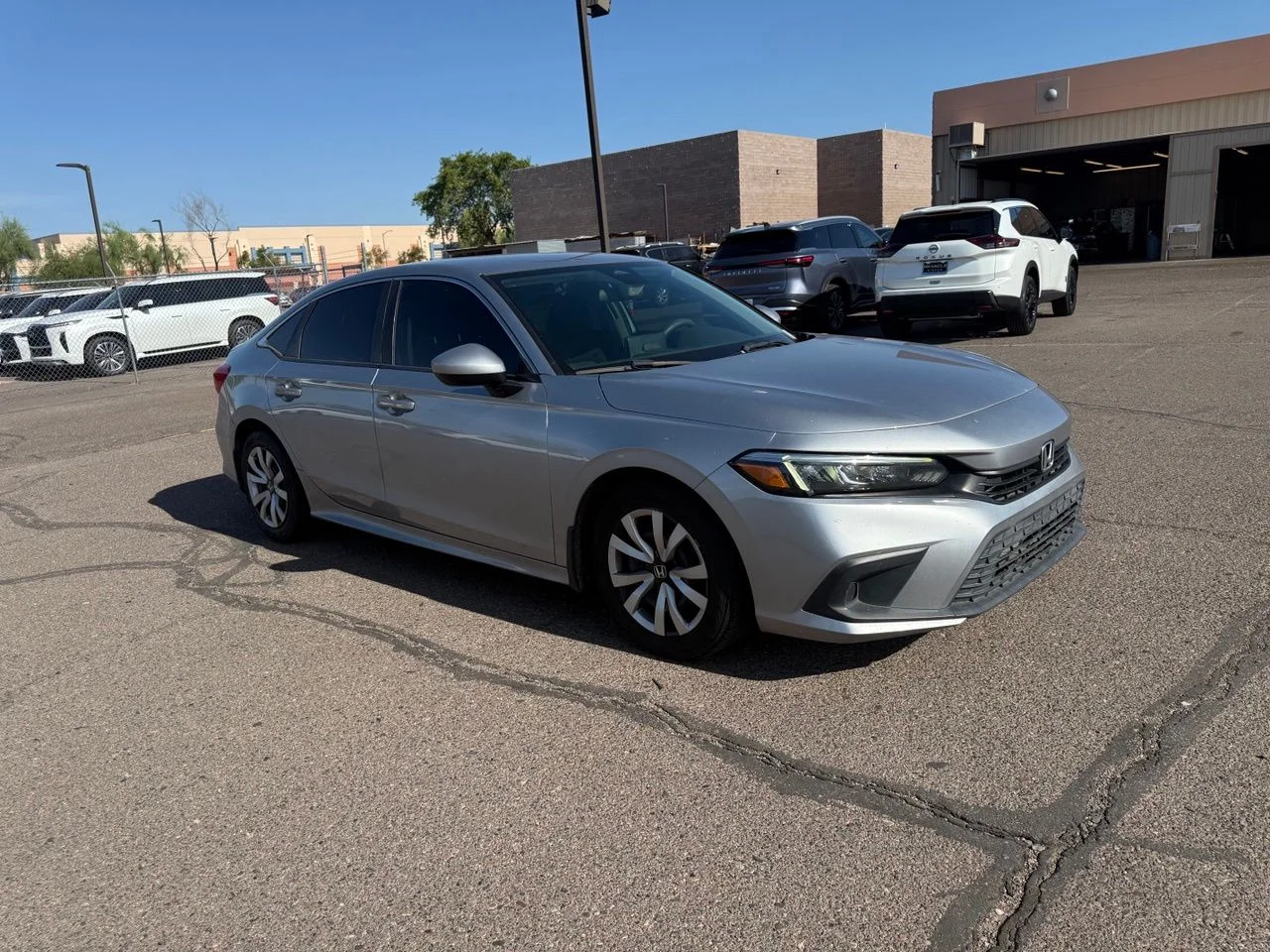 Used 2022  Honda LX image 2