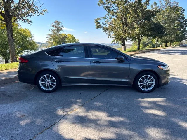 Used 2019 Gray Ford SE image 8