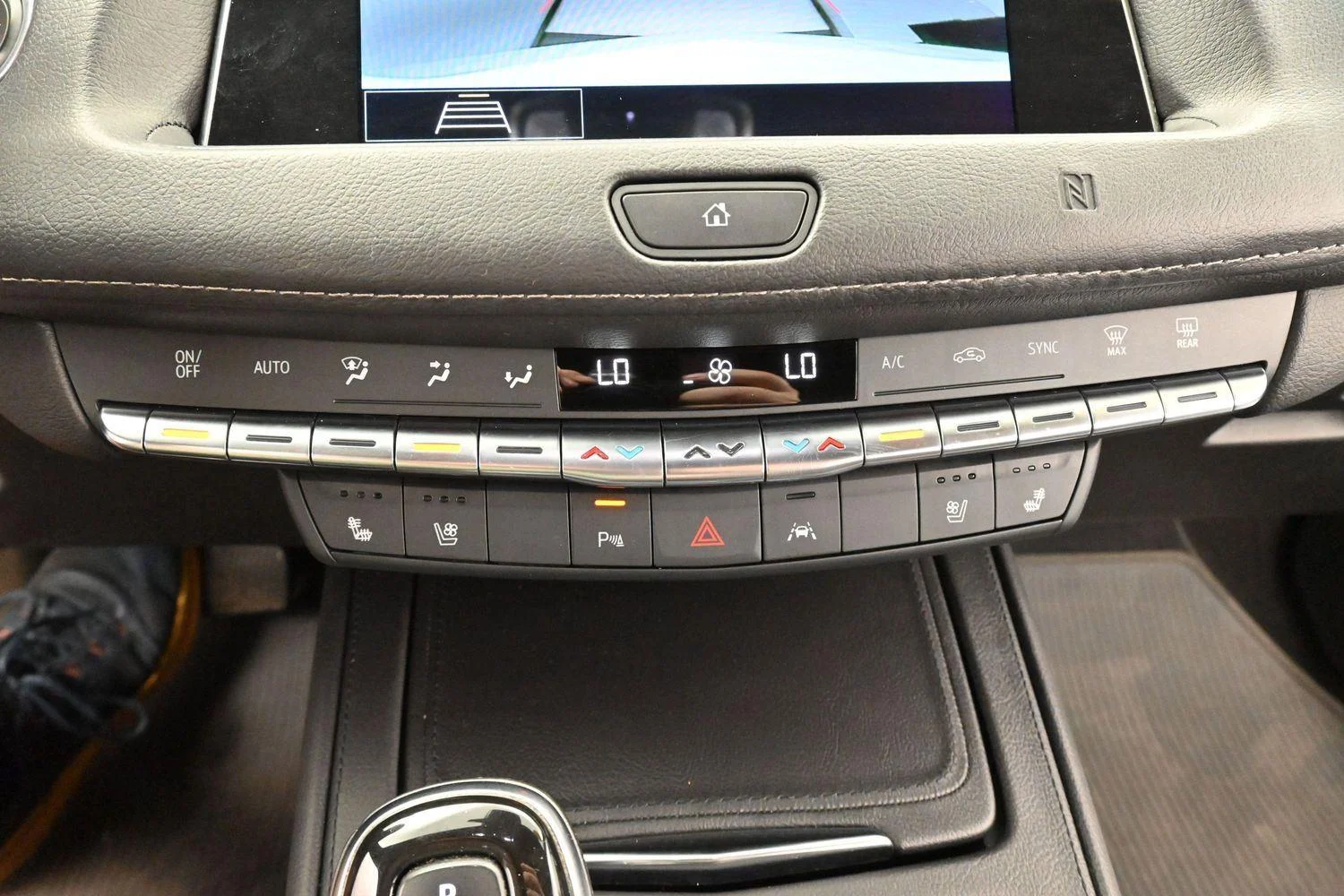Used 2020 Radiant Silver Metallic Cadillac FWD Premium Luxury image 24