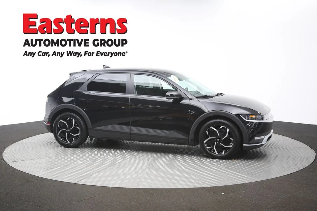 Used 2024 Black Hyundai SEL image 43