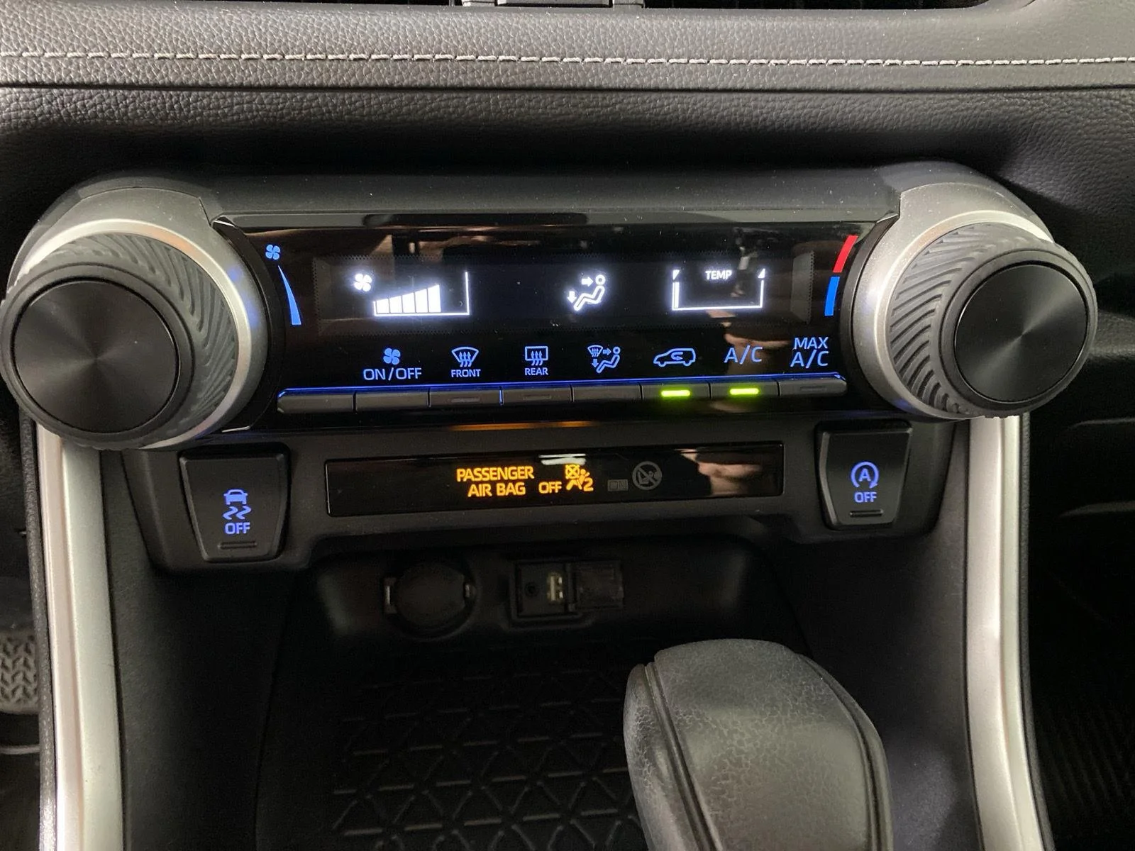Used 2019 Gy Toyota LE image 18