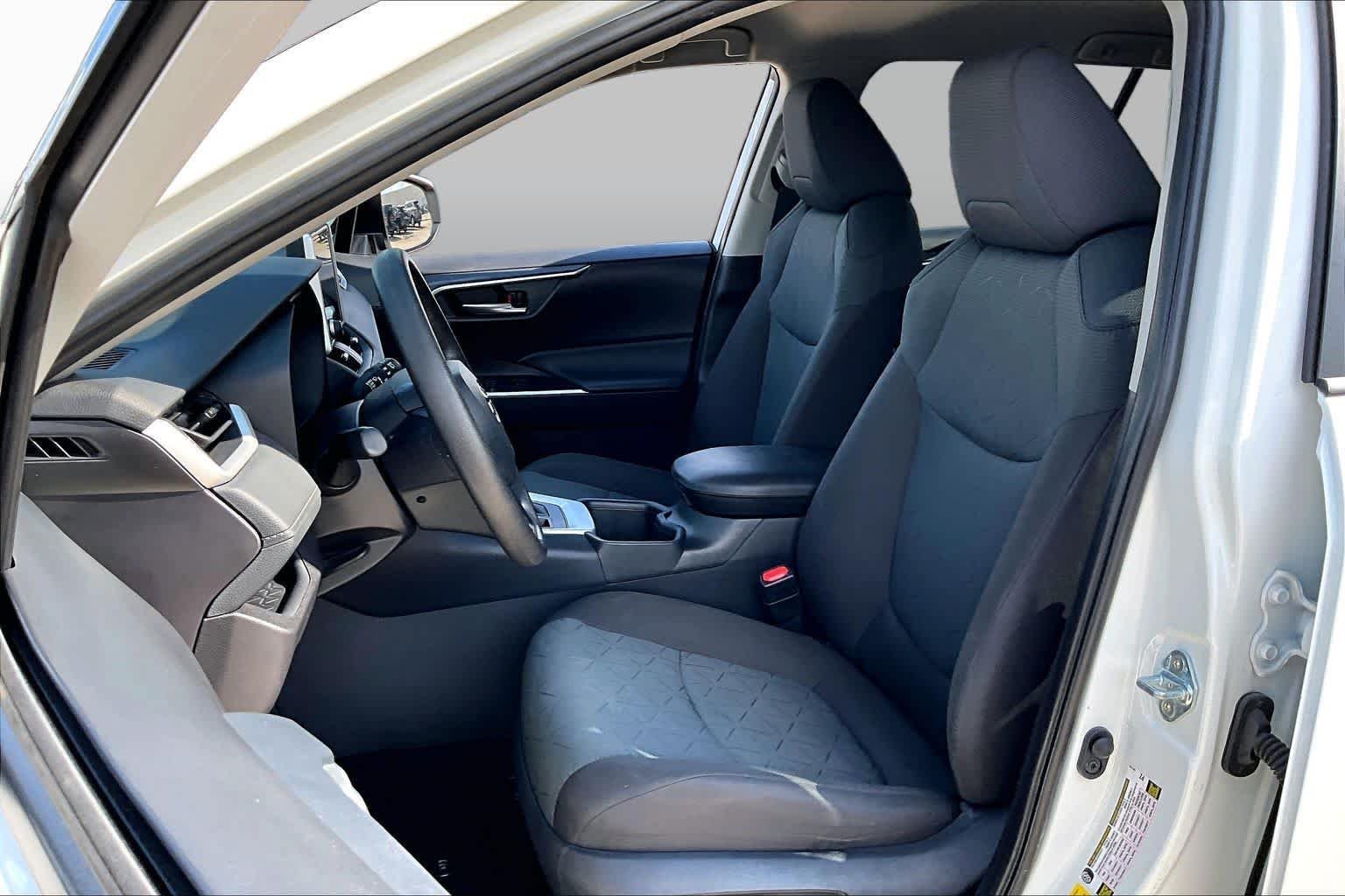 Used 2025 Ice Cap Toyota XLE image 8