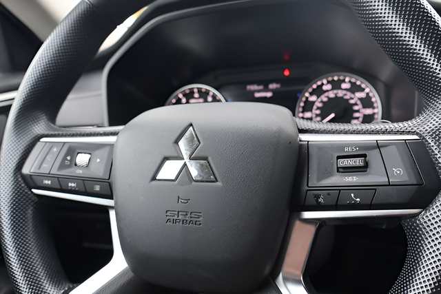 Used 2024 Red Mitsubishi ES image 19