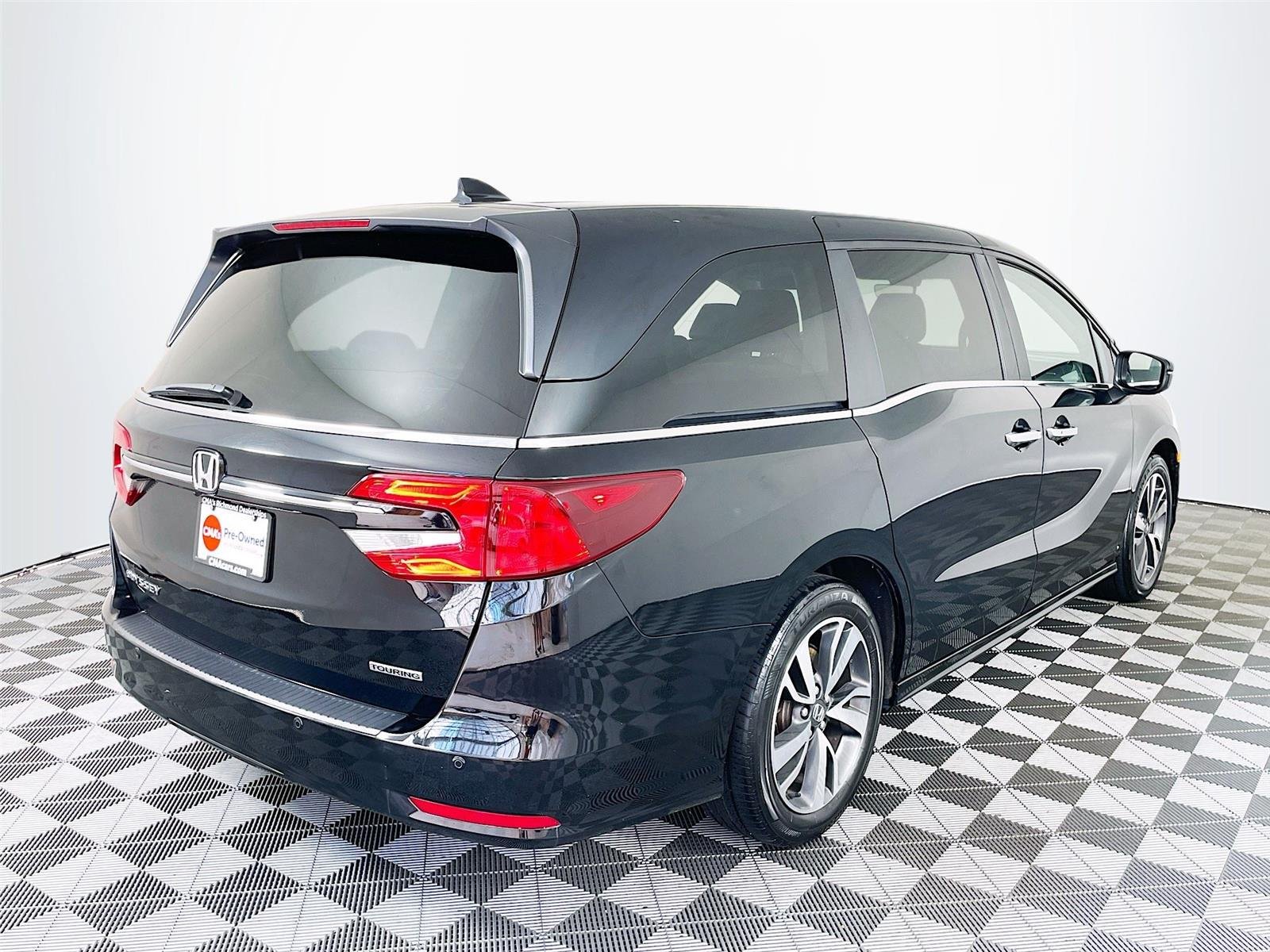 Used 2024 Crystal Black Pearl Honda Touring image 11
