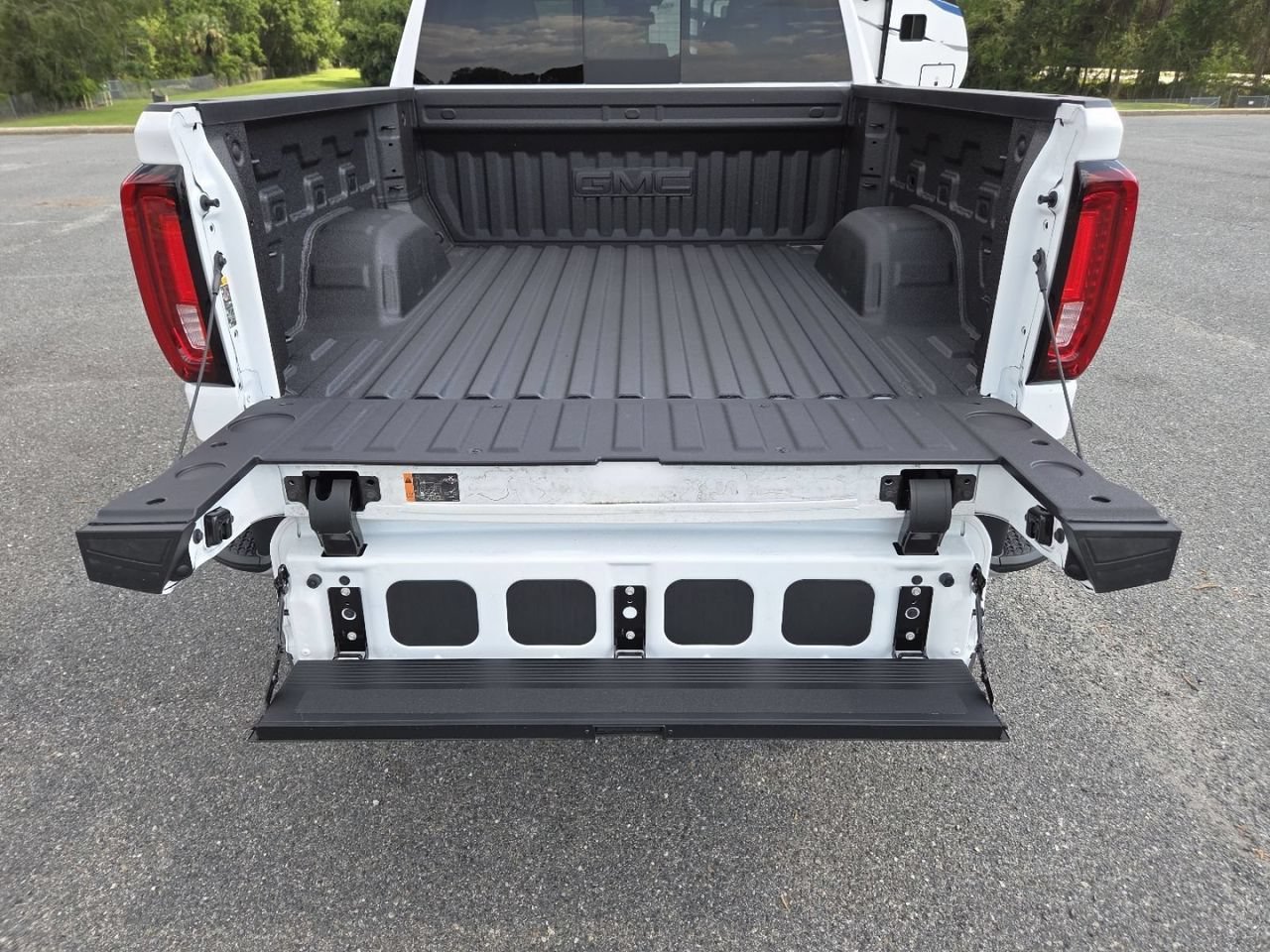 2026 GMC Sierra 1500 SLT - Photo 25