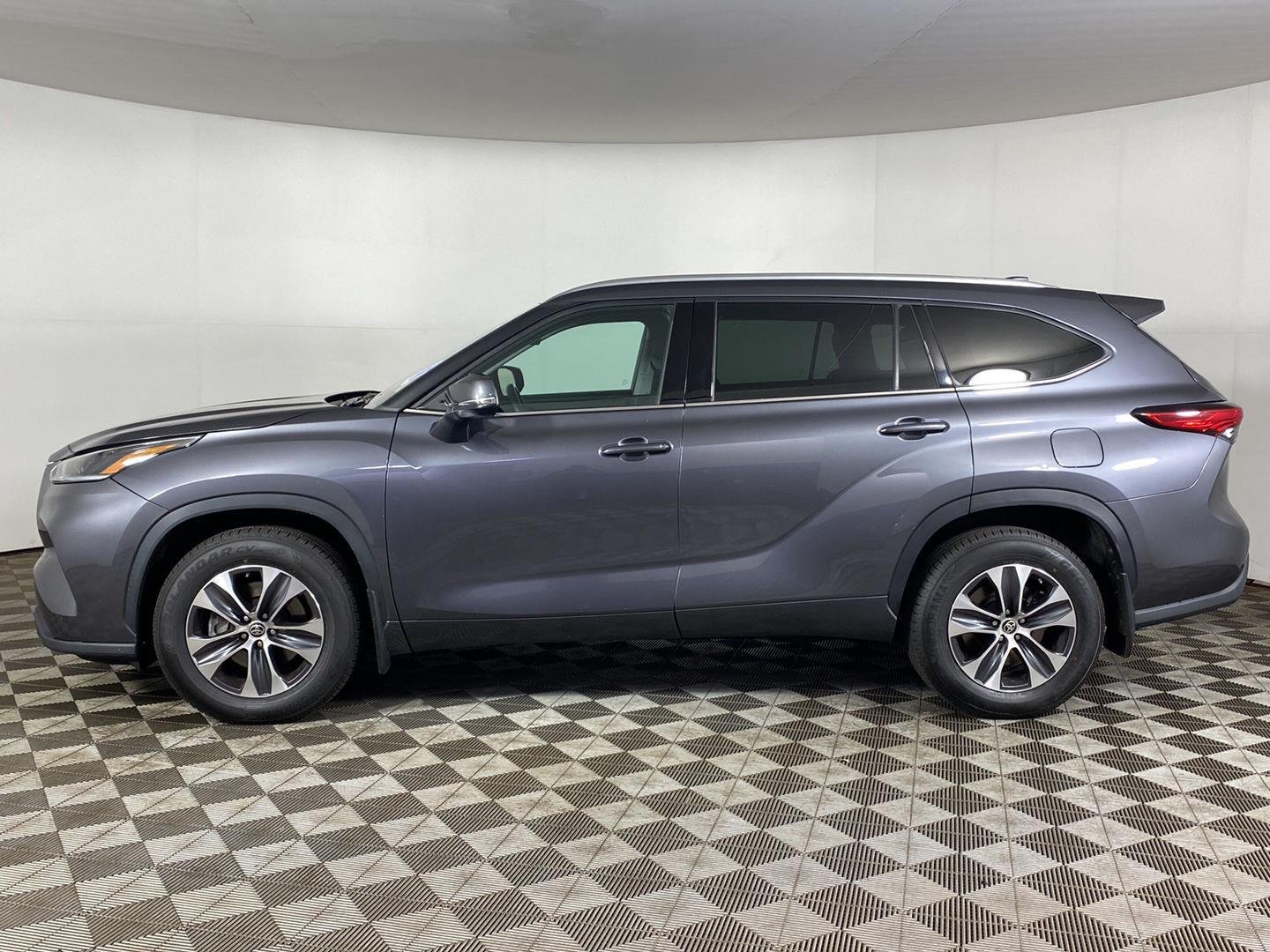 Used 2021 Magnetic Gray Metallic Toyota XLE image 32