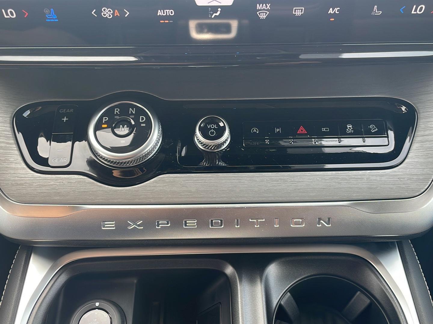 New 2027 Star White Metallic Tri-Coat Ford MAX Platinum image 20