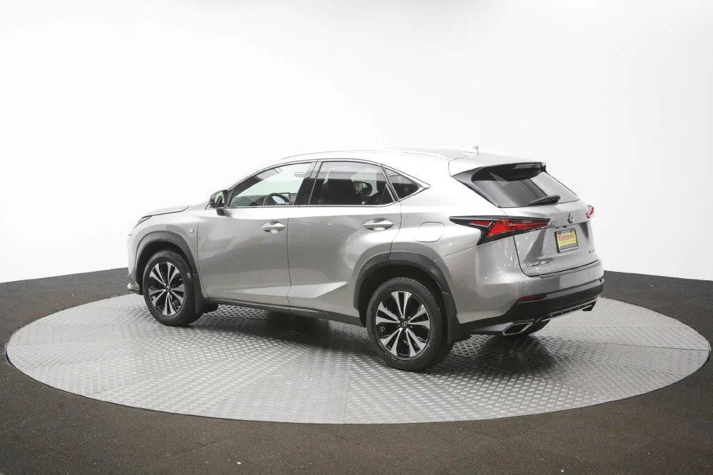 Used 2018  Lexus  image 59